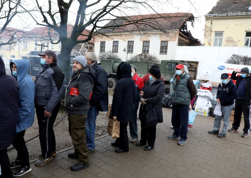 U Petrinji počelo obilježavanje Dana Grada, most preko rijeke od danas se zove Most volontera