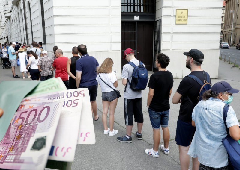 Počelo je: Građani u banke zbog uvođenja eura donose sve više novca 'iz madraca', depoziti nabujali na gotovo 400 milijardi kuna!