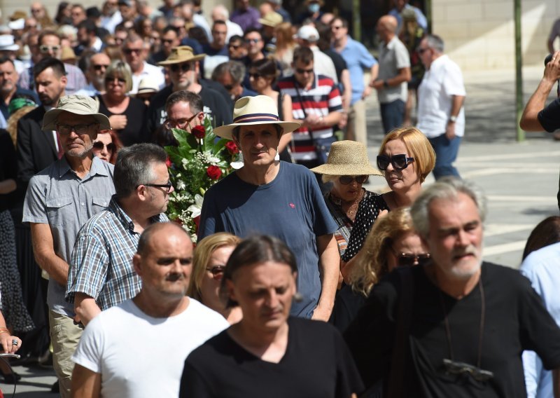 [FOTO/VIDEO] U Splitu pokopan Vladimir Matijanić