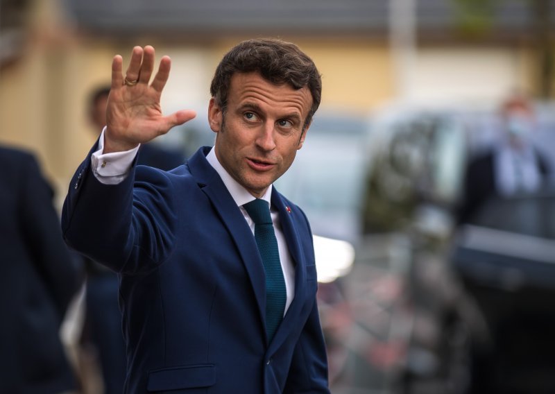 Macronova stranka odsad se zove Preporod