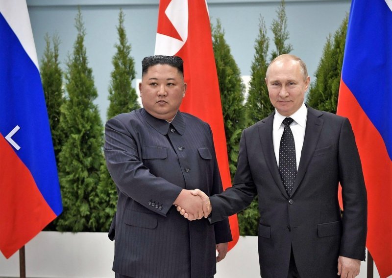 Putin našao novog prijatelja: Sjevernokorejskom vođi Kim Jong Unu napisao pismo