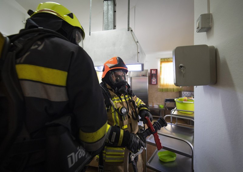 Varaždin: Gaseći požar vatrogasci pronašli tijelo 61-godišnjaka