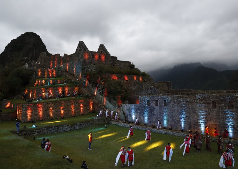 Autobus se strovalio u ponor na povratku s Machu Picchua, četvero turista poginulo