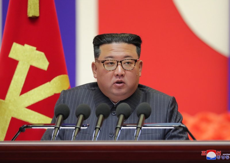 Tek što je Kim Jong-un proglasio pobjedu nad covidom-19, zabilježena četiri nova slučaja