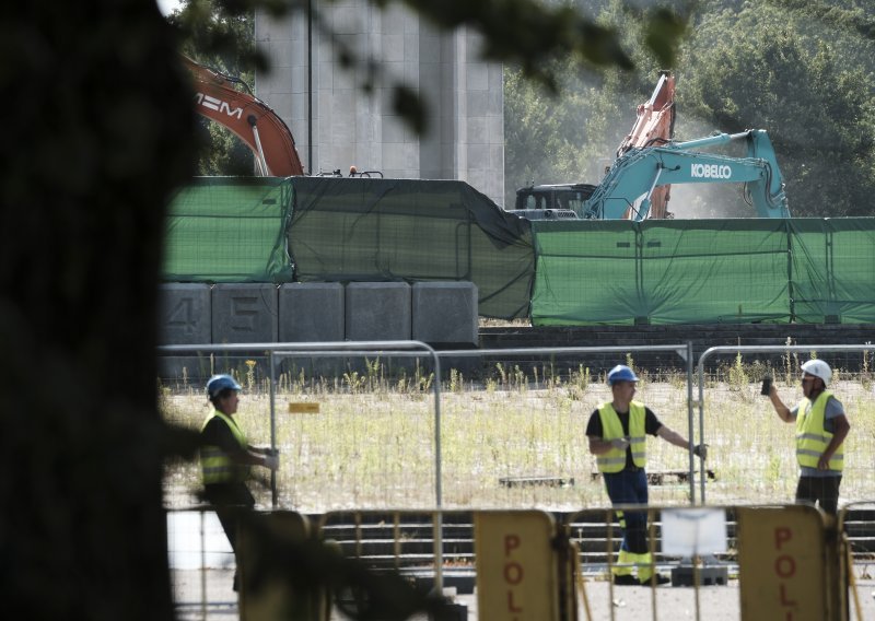 Latvijske vlasti uništile spomenik iz sovjetskog doba u Rigi