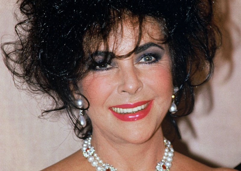 Elizabeth Taylor se polako oporavlja