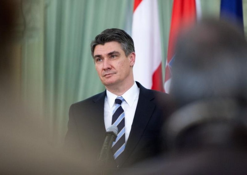 Milanović diže ručnu na ministarsko vozikanje