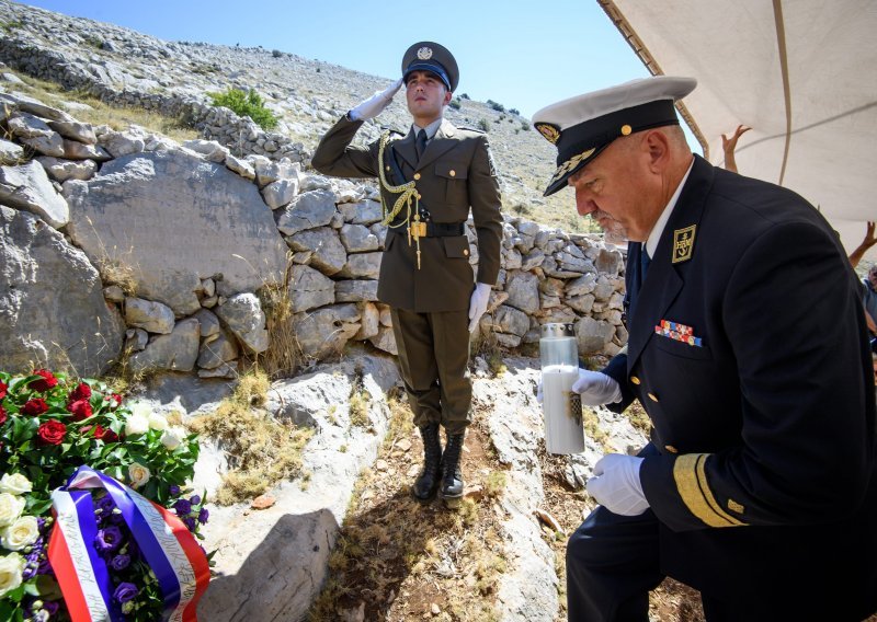 Banožić: Nakon 15 godina s istom tugom i boli prisjećamo se dvanaestero poginulih vatrogasaca