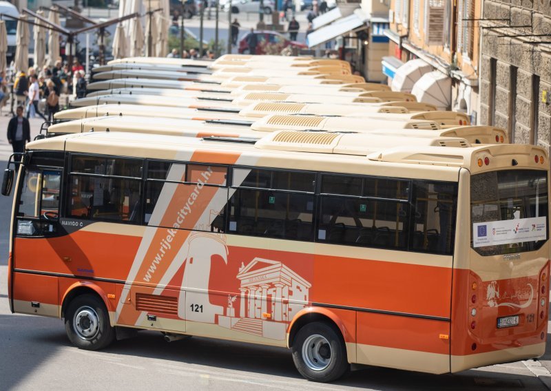 Nekoliko dana prije početka škole autobusni prijevoznici najavljuju ukidanje dijela školskih linija