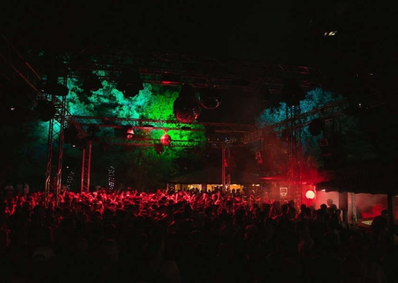 U četvrtak, 1. rujna, u The Garden Resortu u Tisnom, kreće proslava jubilarnog 10. Dimensions festivala!