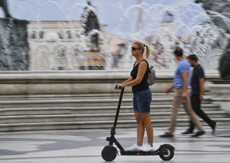 Makedonci u panici zbog štednje struje: U ministarstvu zabranjeno punjenje romobila, u dućanima gase hladnjake, hrana se kvari...