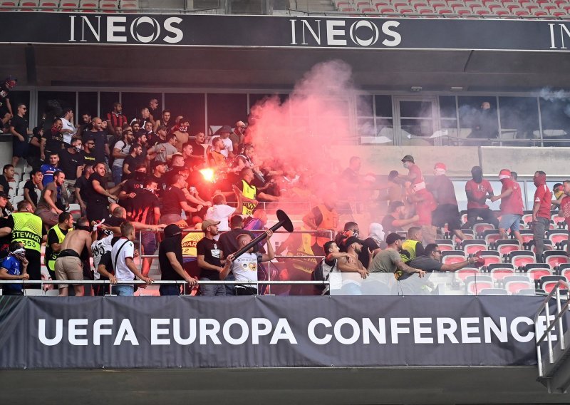 Scene kaosa na stadionu u Nici šokirale su svijet, a predsjednik se pita: Što ja radim ovdje?