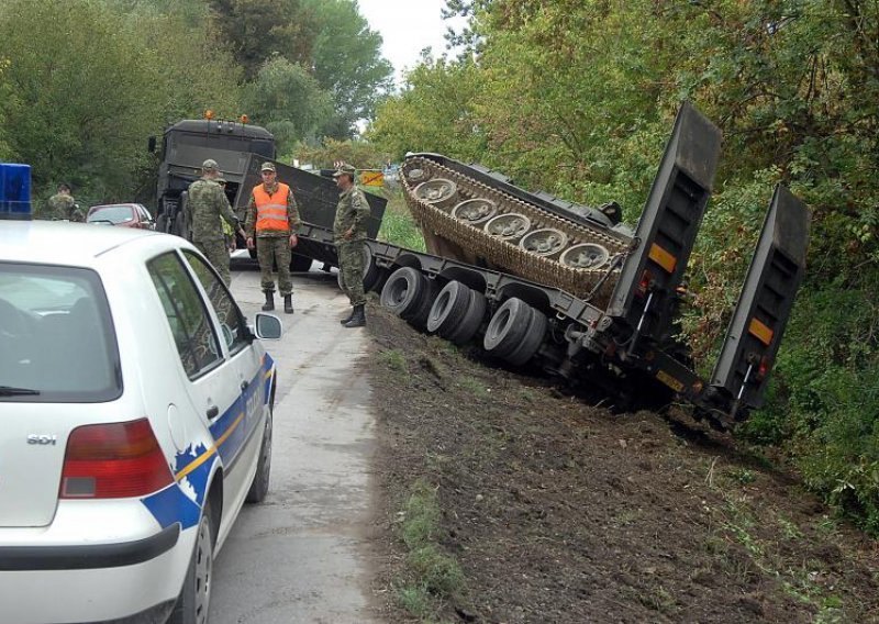 Vozač labudice napravio štetu od 10.000 kuna