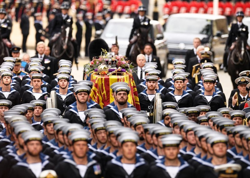 Veliku Britaniju nakon smrti kraljice Elizabete II. čekaju brojne promjene, od himne do poštanskih marki i novčanica. Koliko će sve to koštati?