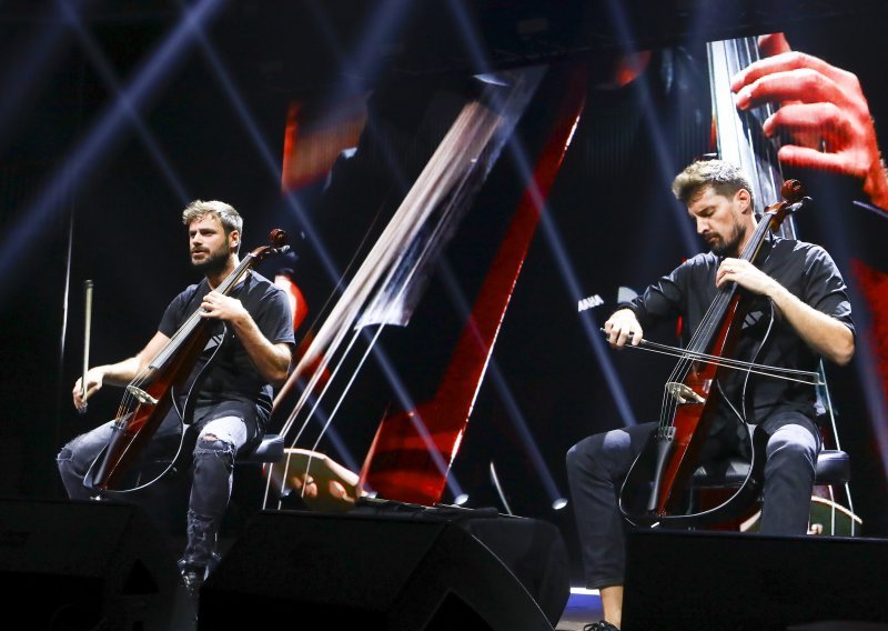 2Cellos odlaze s krimenom: Pretakali rock u čela po receptu kojim hrvatski majstori preprodaju lažno maslinovo ulje ili parsto kubika plina