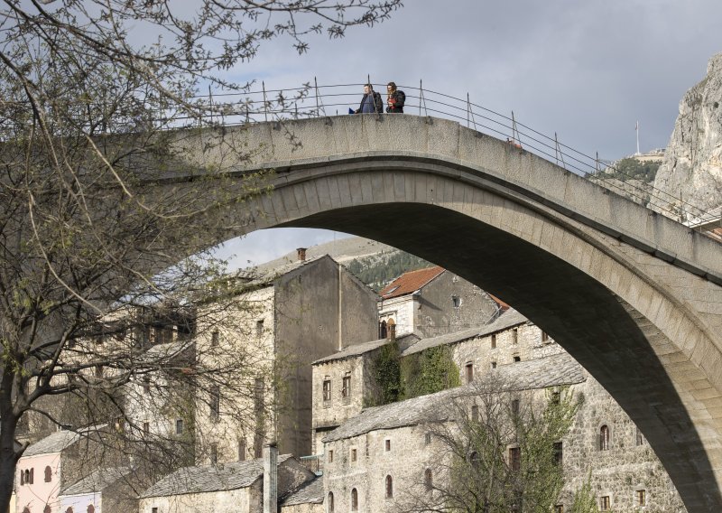 Djevojčica stradala u teškoj prometnoj nesreći stabilno, u Mostaru dan žalosti