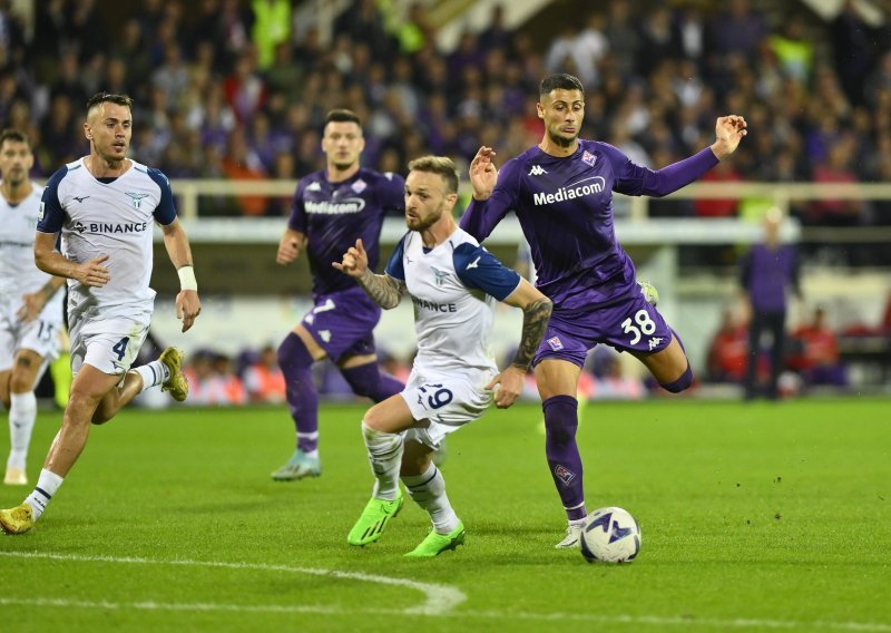 U Italiji je Lazio protutnjao Firencom; Nottingham Forest i Aston Villa remizirali u engleskom Premiershipu