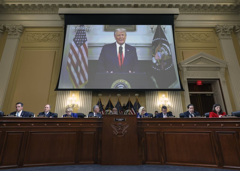 Trump osudio 'fijasko' istražnog odbora o napadu na Kapitol