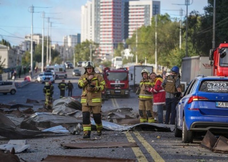 Kina i nekoliko Rusiji bliskih zemalja pozvale svoje građane da hitno napuste Ukrajinu. Znaju li nešto što ostali ne znaju?