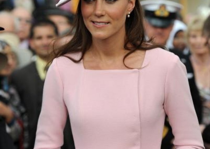 Zar Kate Middleton ima samo jedne cipele?