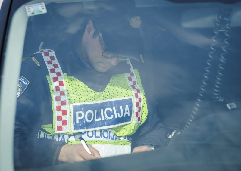 Policija traži očevice teške prometne nesreće u Kaštelima