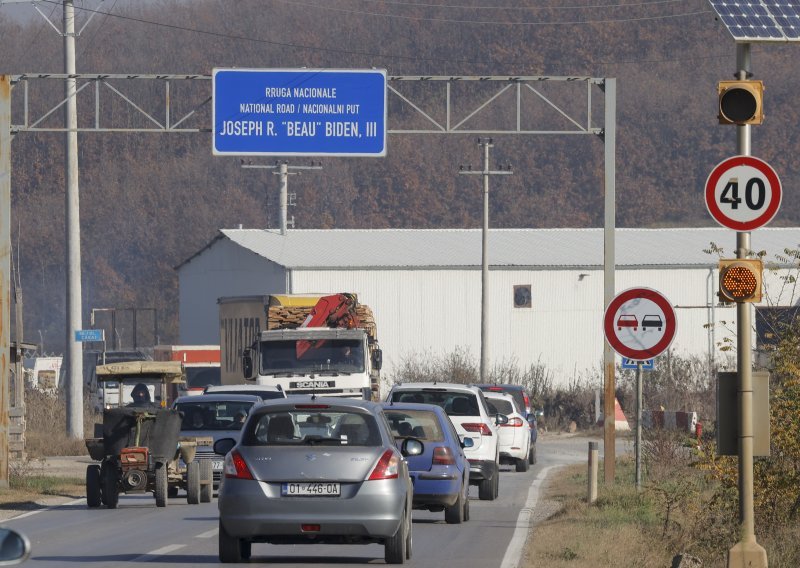 Borrell pozvao Vučića i Kurtija na hitan sastanak