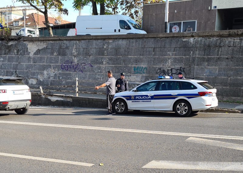 U prometnoj nesreći na Miramarskoj cesti kamion pomeo ogradu