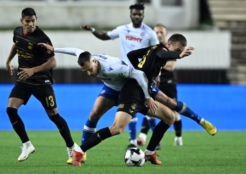 [VIDEO/FOTO] Hajduku derbi protiv Osijeka, a o kontroverznom penalu kojeg je ciparski sudac svirao za 'Bile' još će se pričati