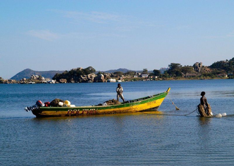 Zrakoplov pao u Viktorijino jezero, 15 ljudi spašeno