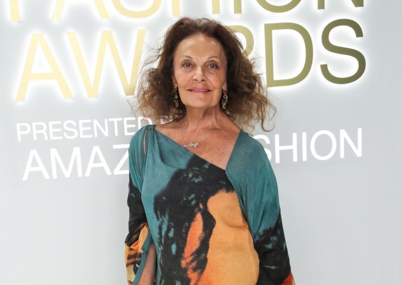 Odala počast samoj sebi: Diane Von Furstenberg zablistala u haljini s vlastitim likom