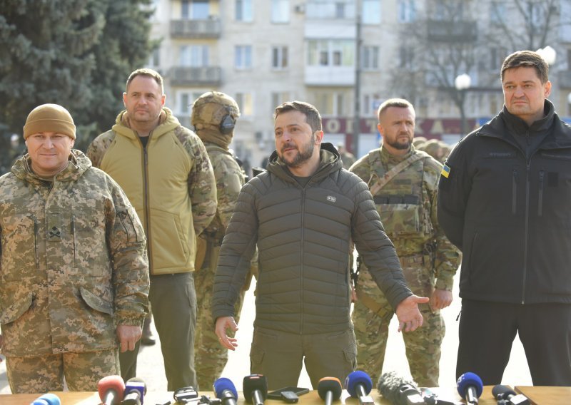 Zelenski se obratio vojnicima u Hersonu: Spremni smo za mir, mir za cijelu našu zemlju