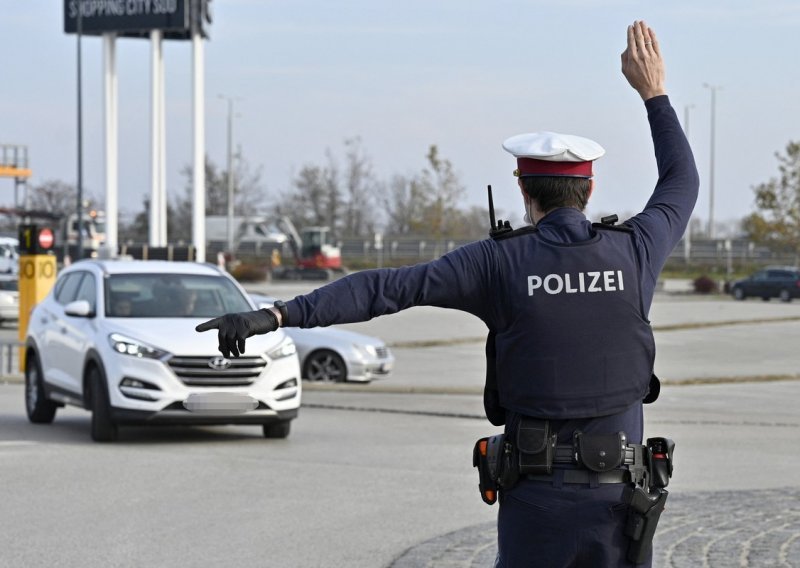 Policija zaustavila trijeznu majku koja je vozila pripite tinejdžere. Prijavu će dobiti i mladi i majka