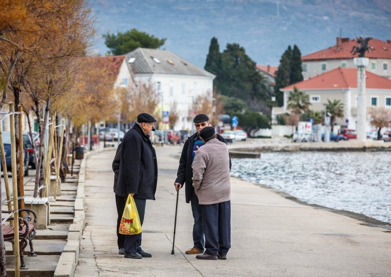 Ugledni hrvatski ekonomski stručnjaci upozoravaju: Mirovinski sustav srlja u propast!