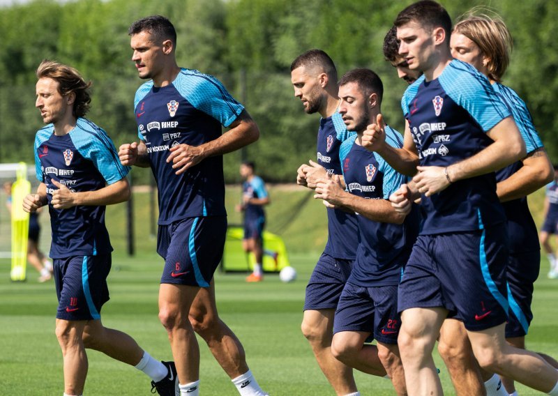 [FOTO] 'Vatreni' nakon velike pobjede protiv Kanade odradili lakši trening kojeg je propustio jedan od naših najiskusnijih igrača