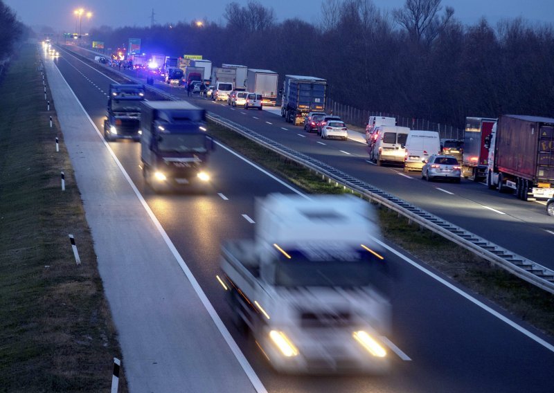 HAK upozorava: Vozači oprez, magla i skliski kolnici