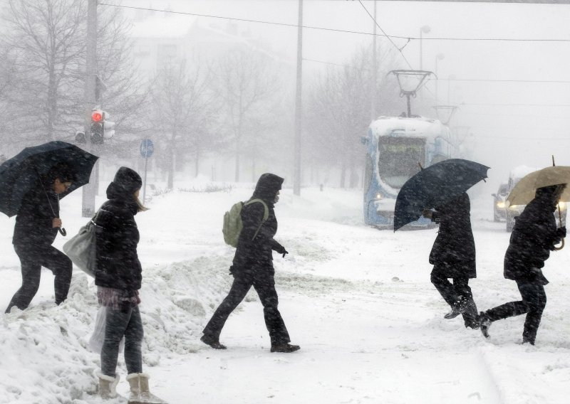 Dolazi prava zima: Danas olujna bura i novi snijeg, od idućeg tjedna još hladnije