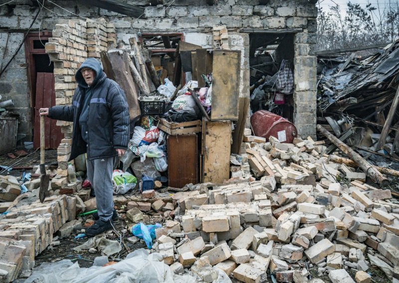 Kijev napadnut dronovima tijekom noći, gradom odjekivale sirene, građani se skrivali u skloništima