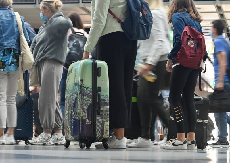 Kaos na aerodromu u Münchenu; čak 30.000 kofera čeka, zaposlenici traže dodatnih 200 eura i posebne naknade