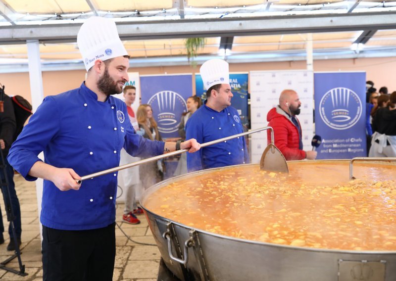 Splićani i njihovi gosti uživali u bakalaru i pjesmama zbora Brodosplita