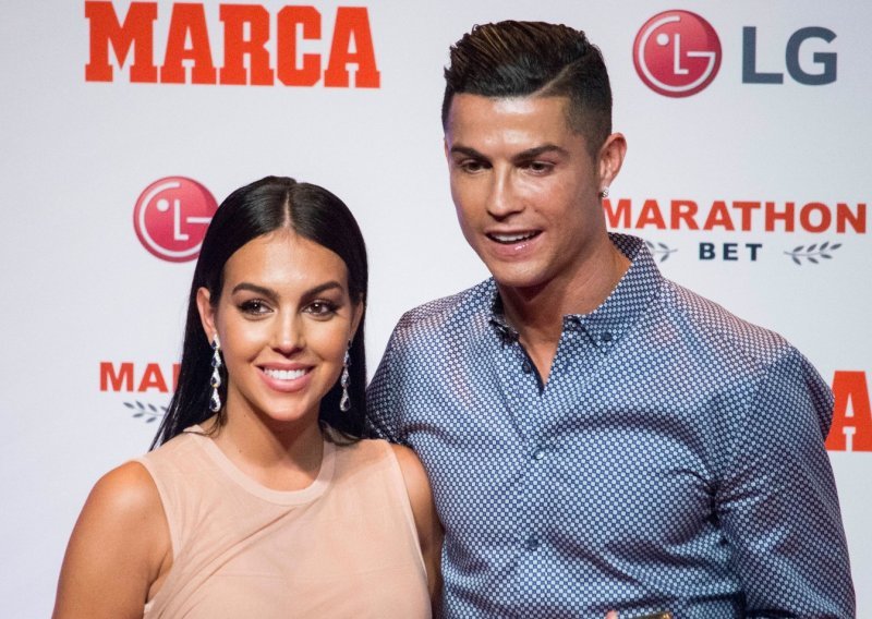 Nezamisliv luksuz: Zavirite u privatni zrakoplov kojim lete Cristiano Ronaldo i njegova Georgina