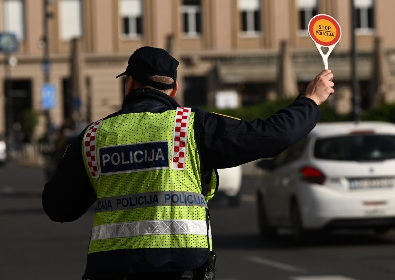 Načelnik policijske postaje Omiš i bivši šef gospodarskog kriminaliteta optuženi zbog sređivanja kazni i otkrivanja podataka