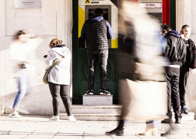 Što smo naučili iz kaosa u prvim danima života s eurom? 'Hrvati su još jednom pokazali da koriste svaku priliku za stvaranje osobne koristi'