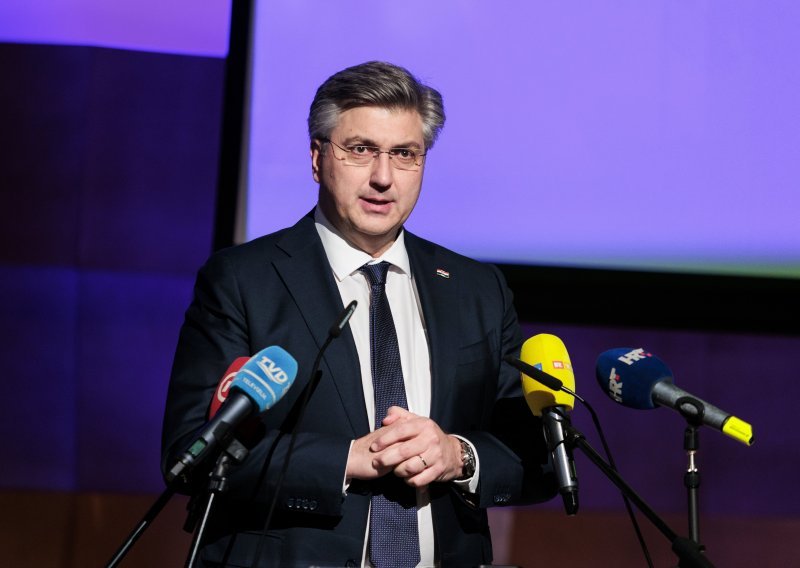 [VIDEO] Plenković: 'Estonska premijerka mi je uz zagrljaj i poljubac čestitala na ulasku u Schengen i eurozonu, iz oporbe nitko'