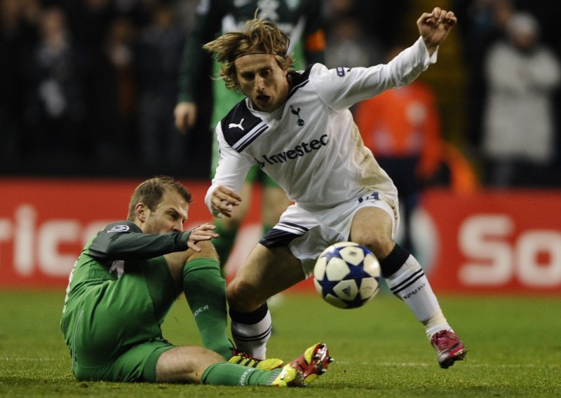 Ancelotti denies Modric interest