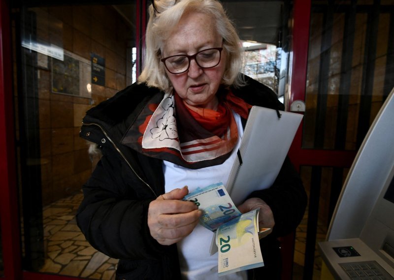 Nakon uvođenja eura znatno poskupjelo zaduživanje države, a isto kasnije ove godine čeka i građane