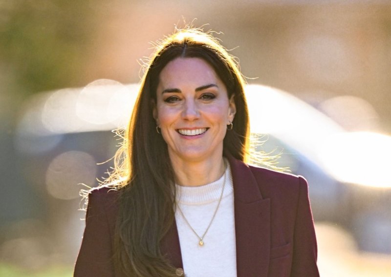 Kate Middleton pažljivo bira nakit, a ova ogrlica daje posebnu snagu onome tko ju nosi