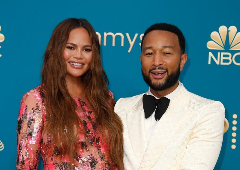 Najljepše vijesti u domu Johna Legenda: Chrissy Teigen rodila je djevojčicu!