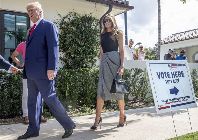 Trump i odvjetnici kažnjeni s gotovo milijun dolara zbog tužbe protiv Clinton