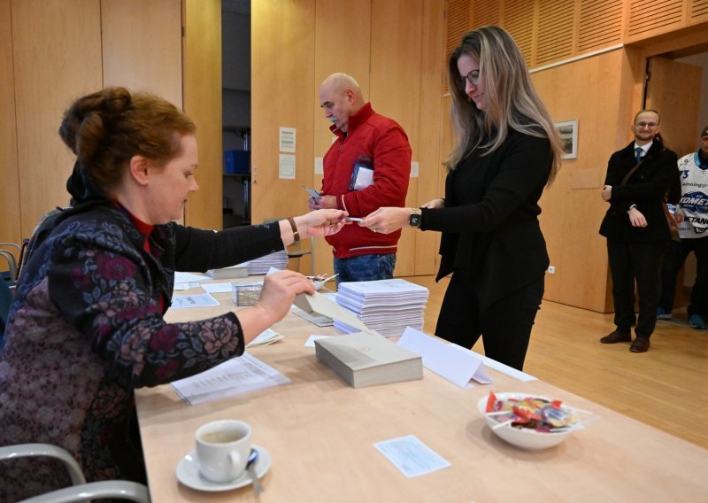 Slovaci na referendumu o ustavnim promjenama odlučuju o prijevremenim izborima