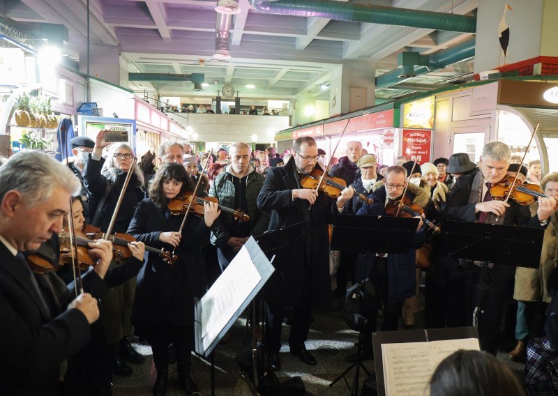 Zagrebački solisti na Dolcu održali mini koncert posvećen Ivi Robiću